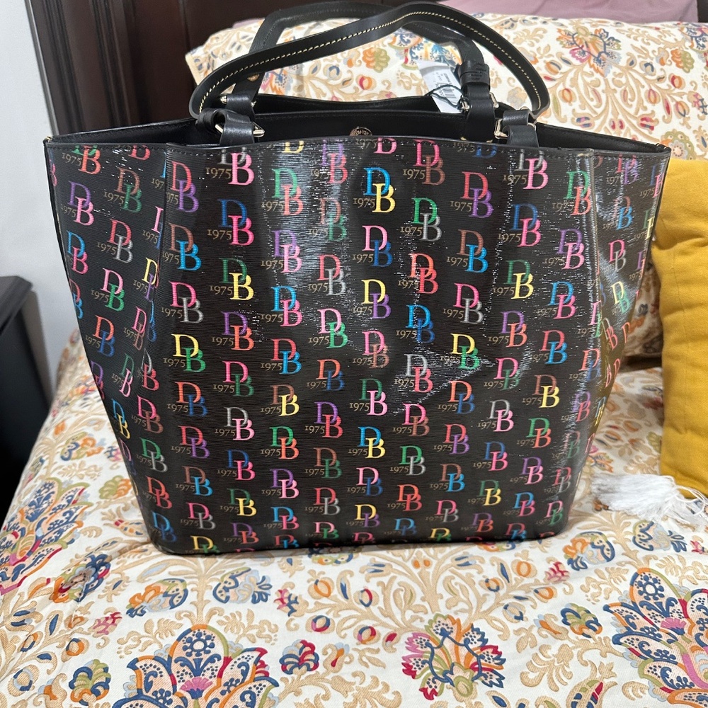 Dooney & Bourke Signature DB75 Multicolor Flynn Tote Bag Purse LARGE Size - Picture 3 of 5
